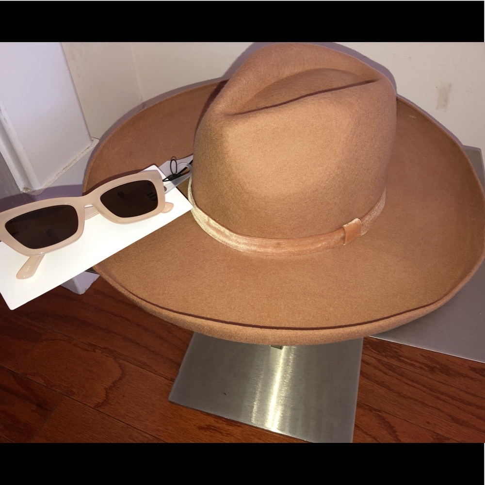 🤩Large Brim Hat & Shades bundle🤩